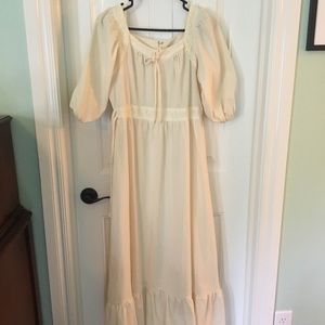 The perfect vintage dress for boho bride